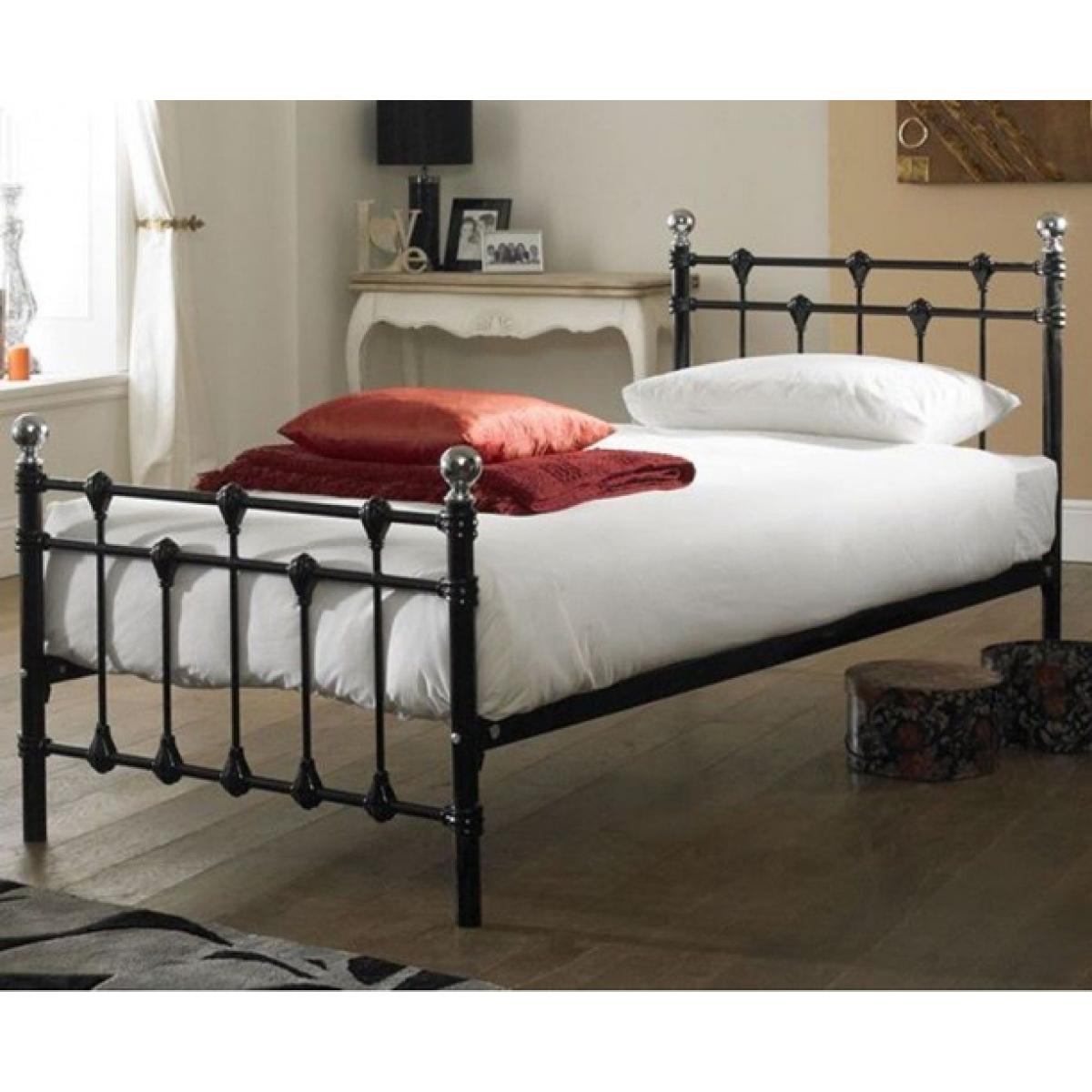 Кровати с железными спинками фото